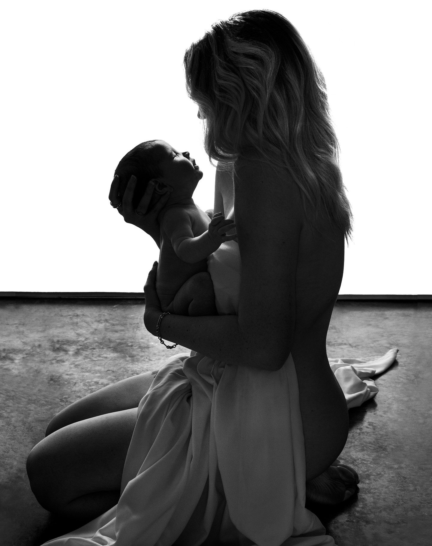 New born and maternity photographer in San Francisco. Photograph of mother with newborn baby.